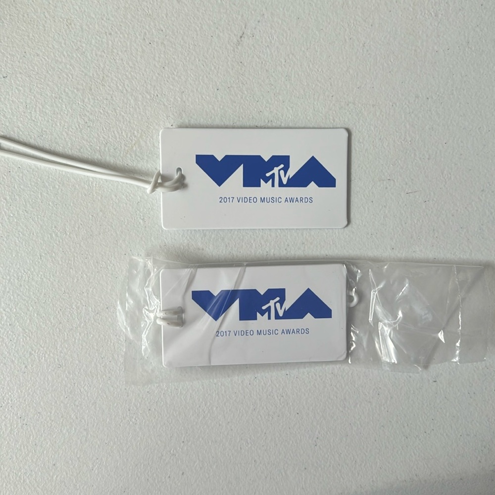 NEW set of 6 MTV luggage tags - say 2017VIDEO Music Awards  on the front